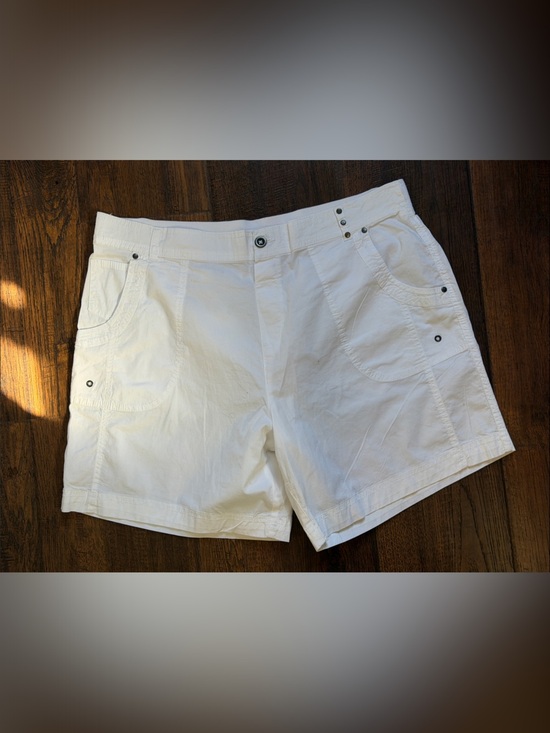 Juniper + Lime Pants - Women’s White Utility Cotton Bermuda Shorts